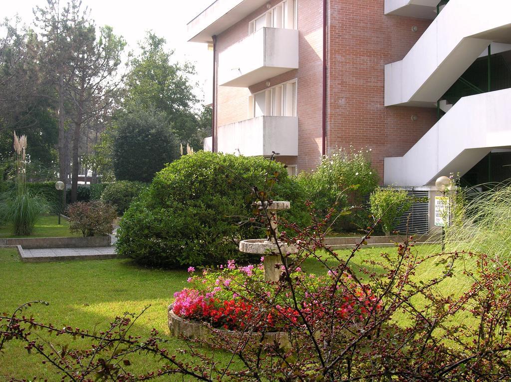 Apartment Gemini Con Piscina Bibione Buitenkant foto